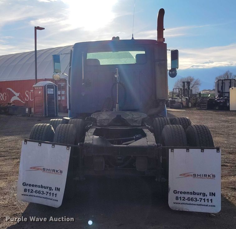 image for item IH9367 1996 International 8200 semi truck