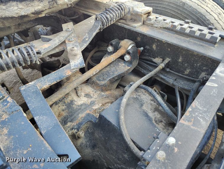 image for item IH9367 1996 International 8200 semi truck