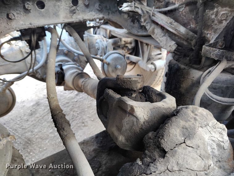 image for item IH9367 1996 International 8200 semi truck