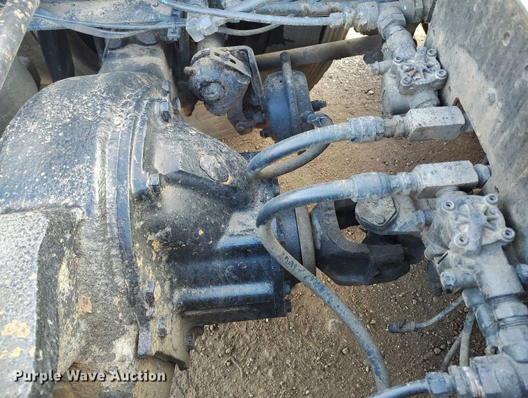 image for item IH9367 1996 International 8200 semi truck