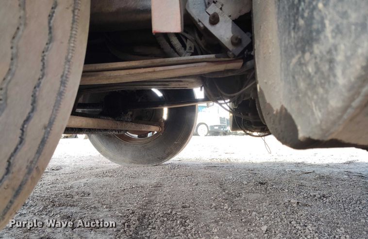 image for item IH9367 1996 International 8200 semi truck