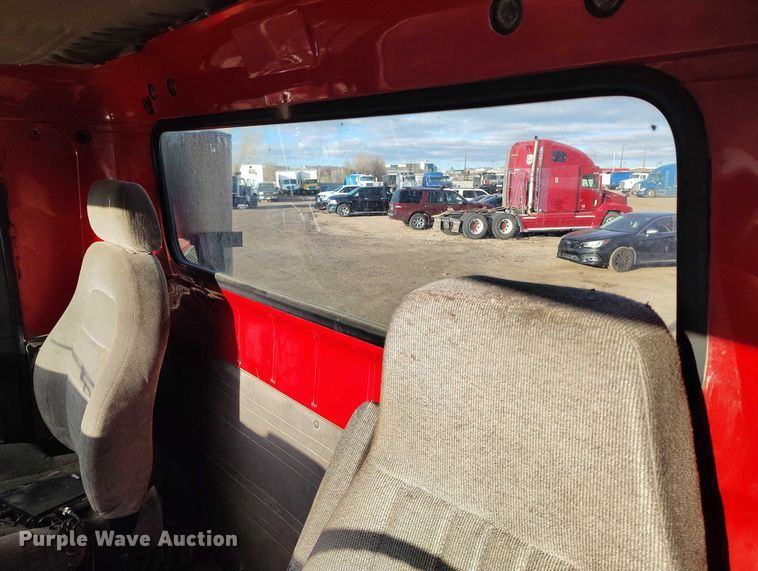 image for item IH9367 1996 International 8200 semi truck