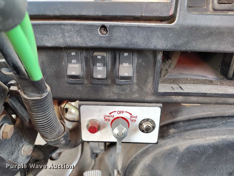 image for item IH9367 1996 International 8200 semi truck