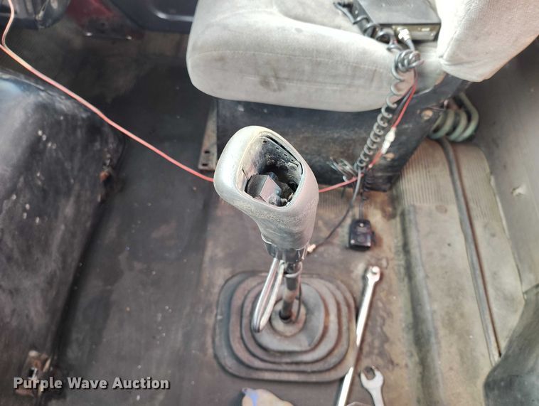 image for item IH9367 1996 International 8200 semi truck