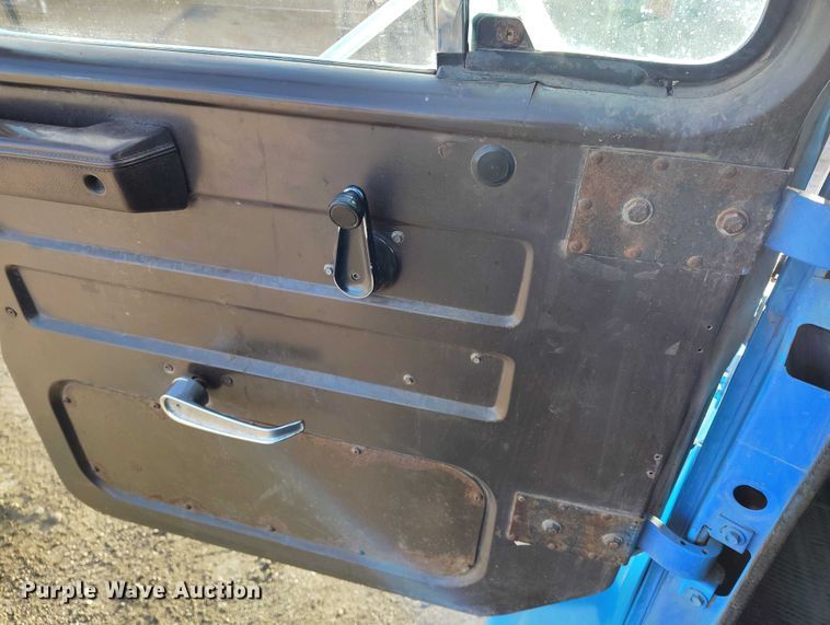 image for item IH9367 1996 International 8200 semi truck