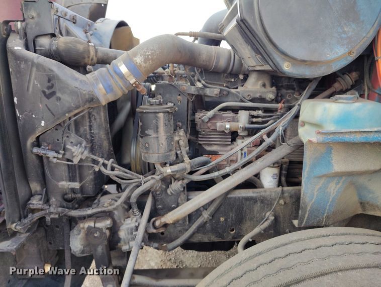 image for item IH9367 1996 International 8200 semi truck