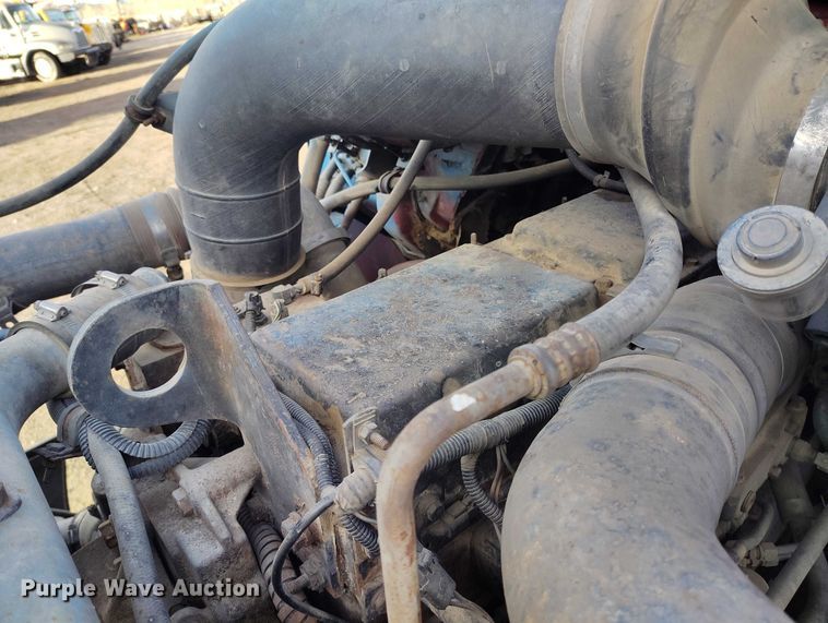 image for item IH9367 1996 International 8200 semi truck