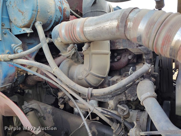 image for item IH9367 1996 International 8200 semi truck