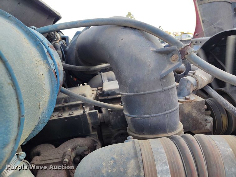 image for item IH9367 1996 International 8200 semi truck