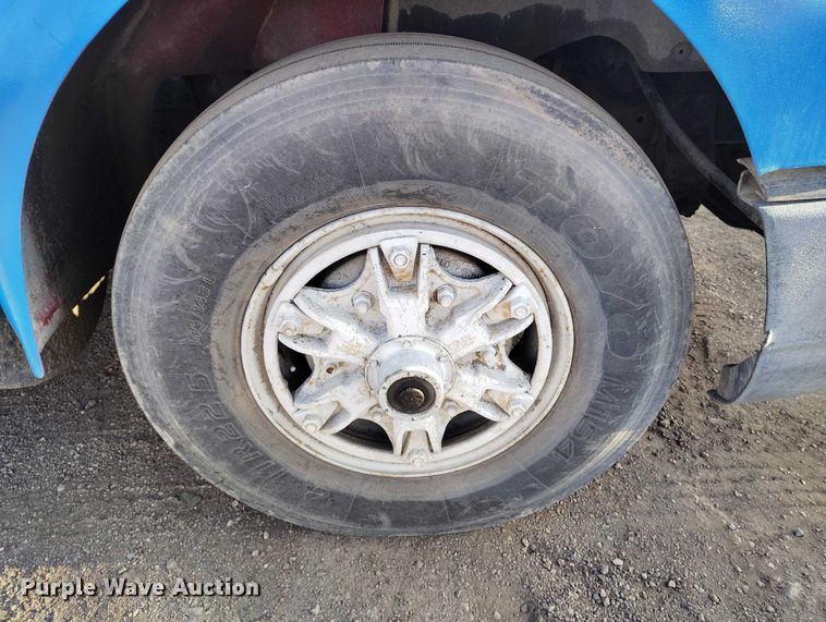 image for item IH9367 1996 International 8200 semi truck