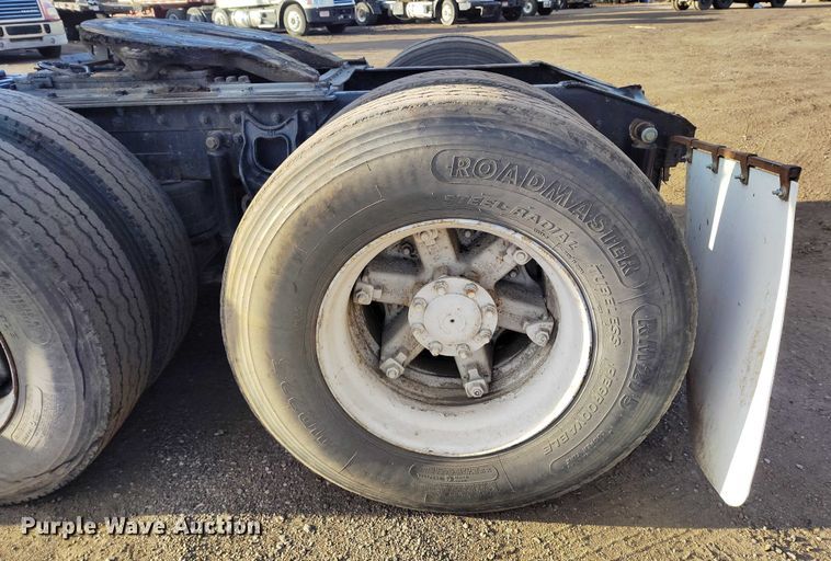 image for item IH9367 1996 International 8200 semi truck