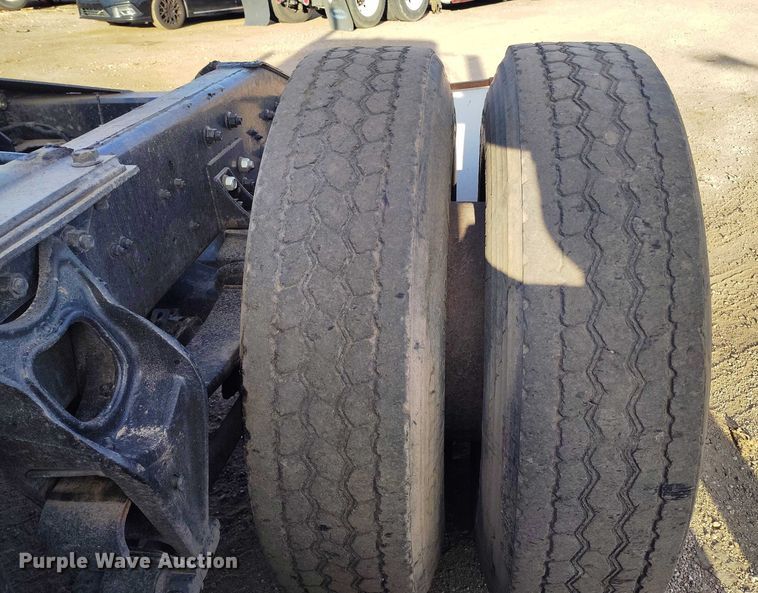 image for item IH9367 1996 International 8200 semi truck