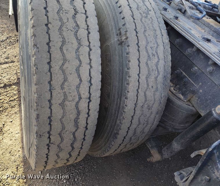 image for item IH9367 1996 International 8200 semi truck