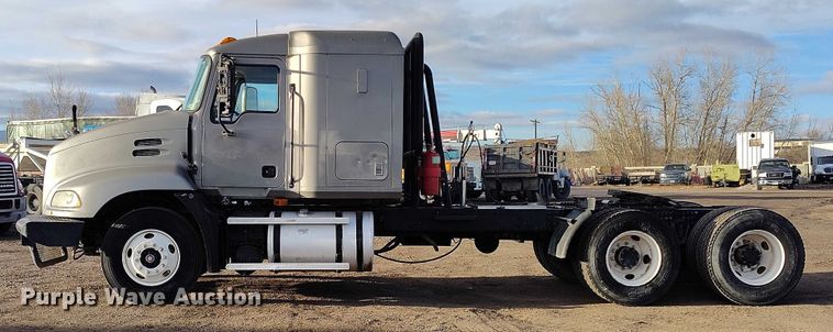 image for item IH9368 2005 Mack CXN 613 semi truck