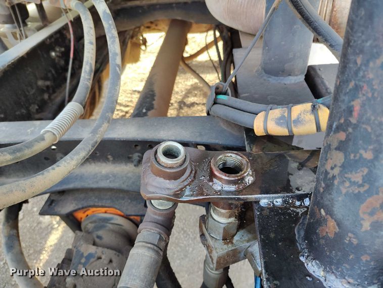 image for item IH9368 2005 Mack CXN 613 semi truck