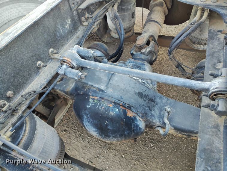 image for item IH9368 2005 Mack CXN 613 semi truck