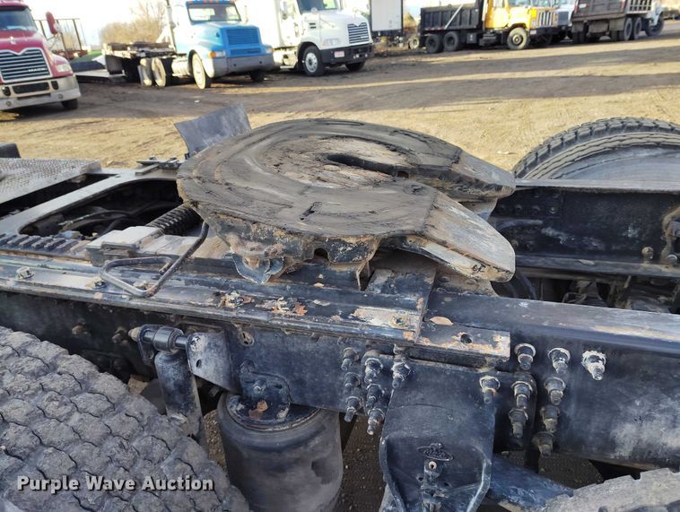 image for item IH9368 2005 Mack CXN 613 semi truck