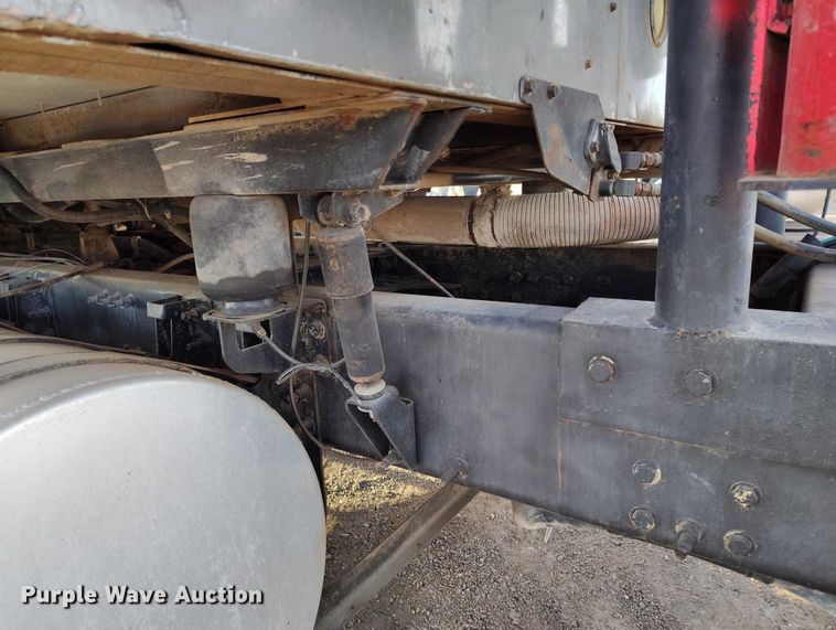 image for item IH9368 2005 Mack CXN 613 semi truck