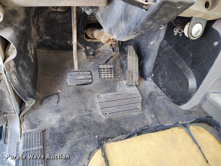 image for item IH9368 2005 Mack CXN 613 semi truck