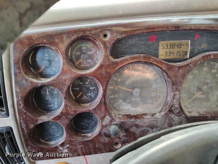 image for item IH9368 2005 Mack CXN 613 semi truck