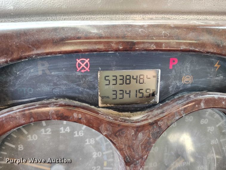 image for item IH9368 2005 Mack CXN 613 semi truck