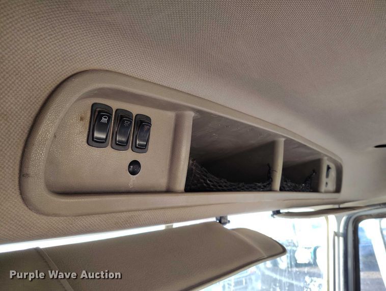 image for item IH9368 2005 Mack CXN 613 semi truck