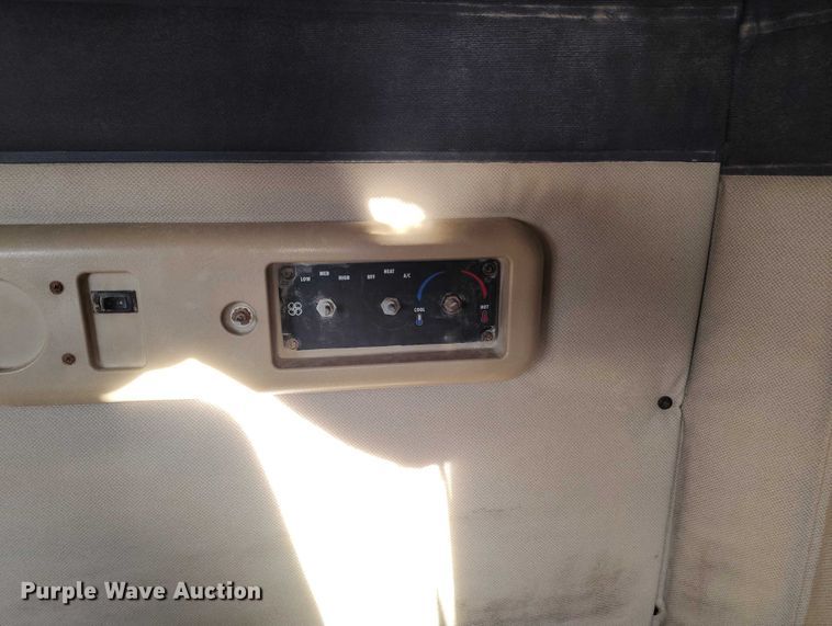 image for item IH9368 2005 Mack CXN 613 semi truck