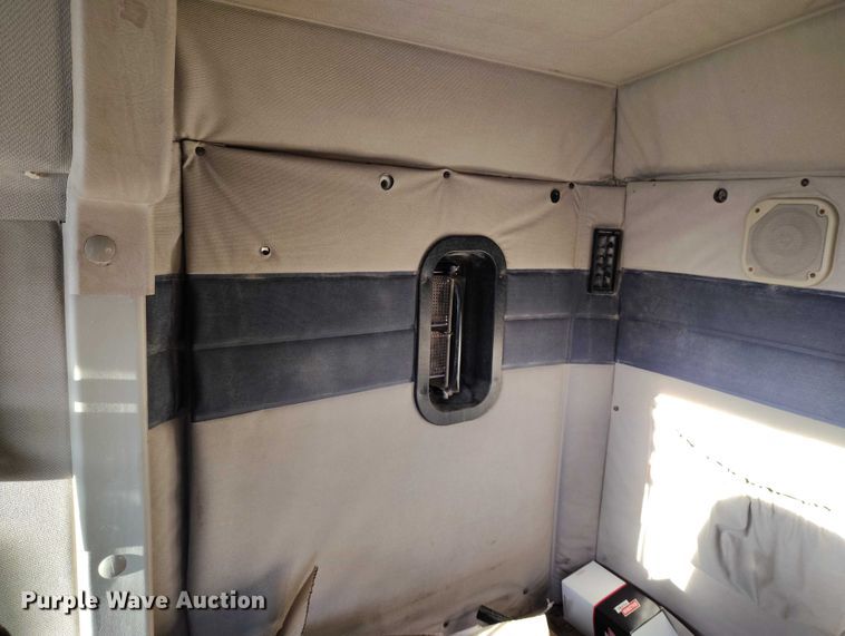 image for item IH9368 2005 Mack CXN 613 semi truck