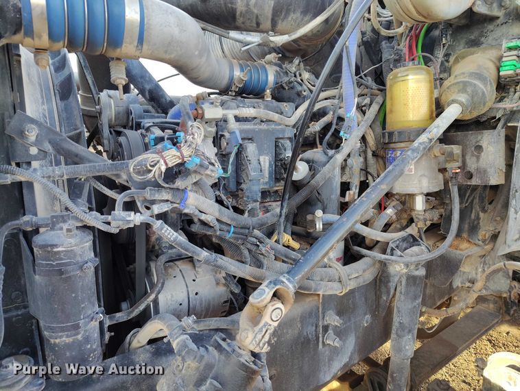 image for item IH9368 2005 Mack CXN 613 semi truck