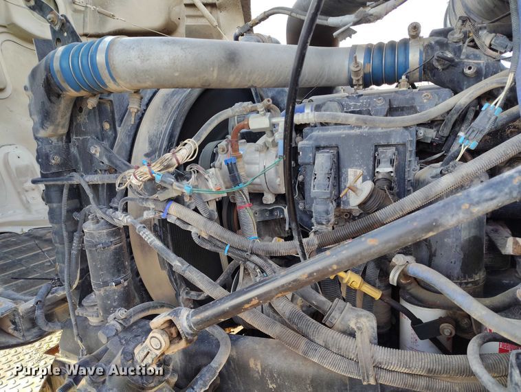 image for item IH9368 2005 Mack CXN 613 semi truck