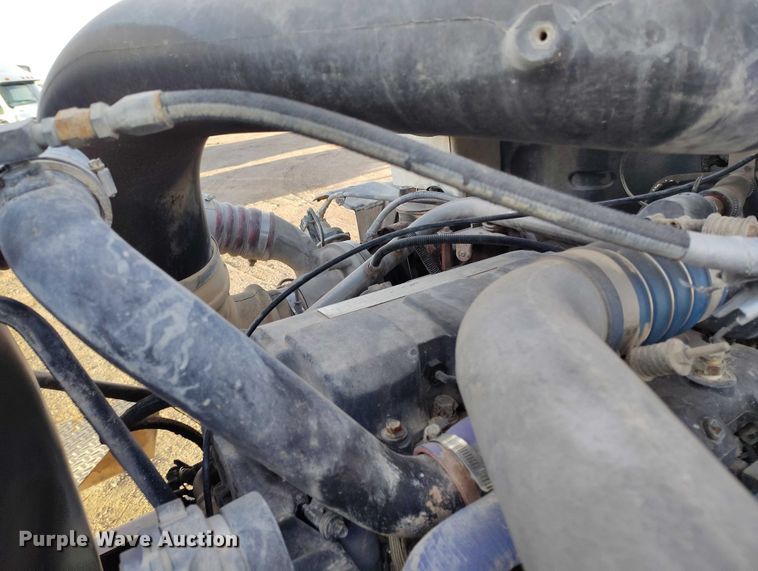 image for item IH9368 2005 Mack CXN 613 semi truck