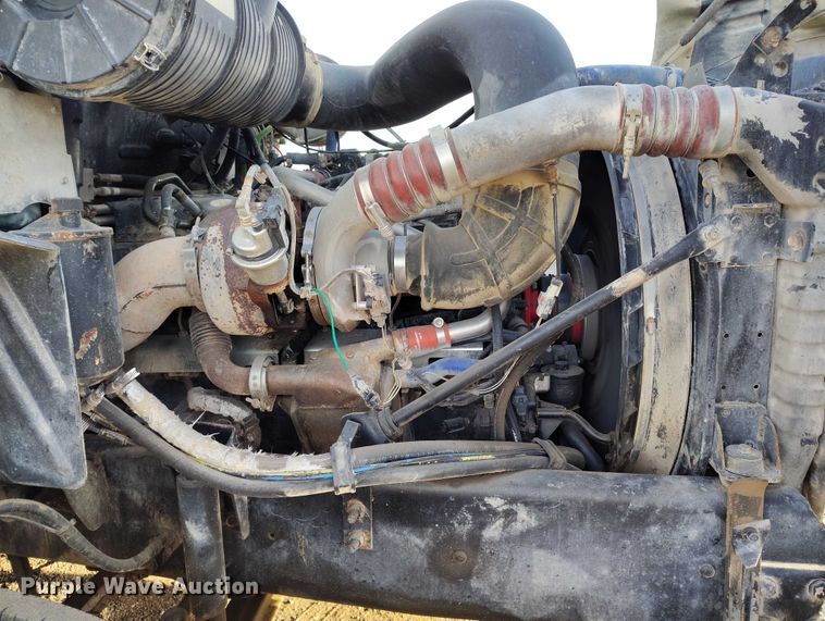 image for item IH9368 2005 Mack CXN 613 semi truck