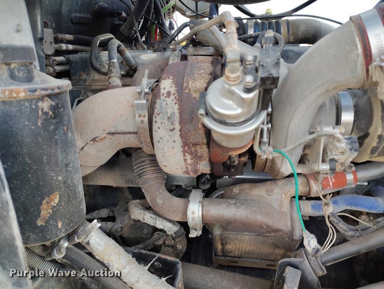 image for item IH9368 2005 Mack CXN 613 semi truck