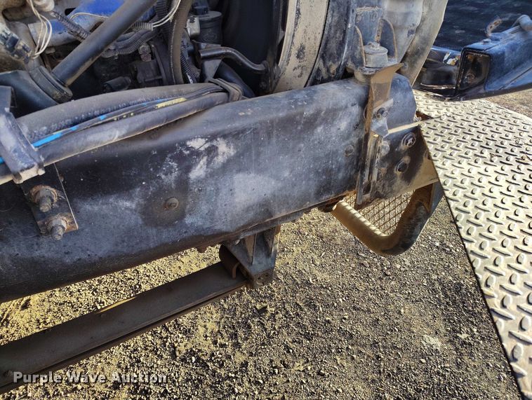 image for item IH9368 2005 Mack CXN 613 semi truck