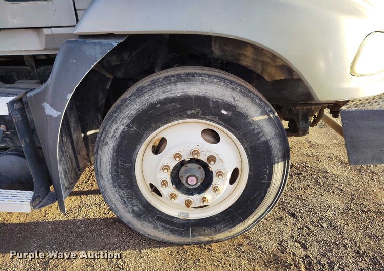 image for item IH9368 2005 Mack CXN 613 semi truck