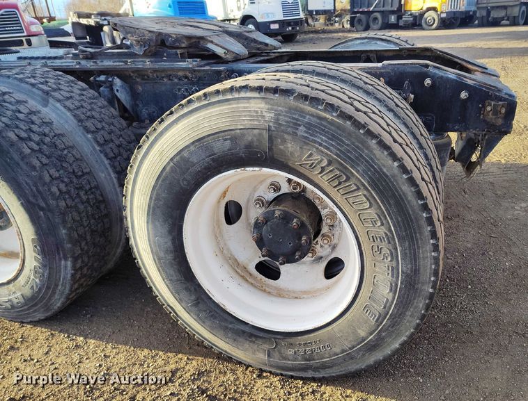 image for item IH9368 2005 Mack CXN 613 semi truck