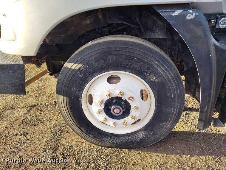 image for item IH9368 2005 Mack CXN 613 semi truck