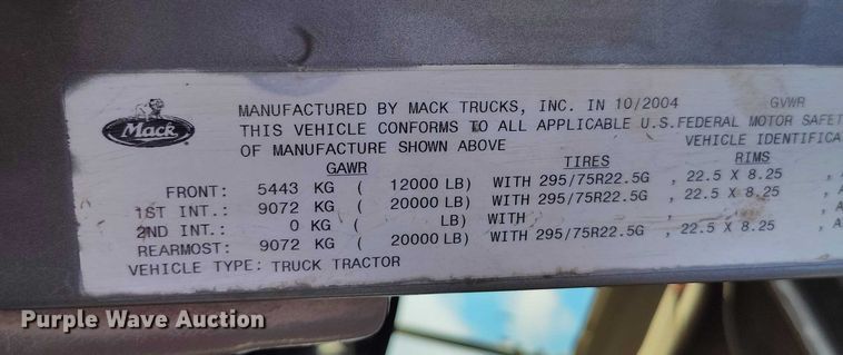 image for item IH9368 2005 Mack CXN 613 semi truck