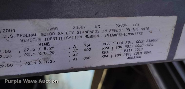 image for item IH9368 2005 Mack CXN 613 semi truck