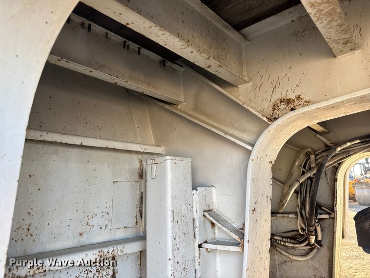 image for item NA9893 1997 Trail King SA Series drop tilt deck equipment trailer