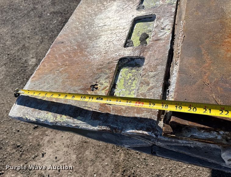 image for item NA9893 1997 Trail King SA Series drop tilt deck equipment trailer