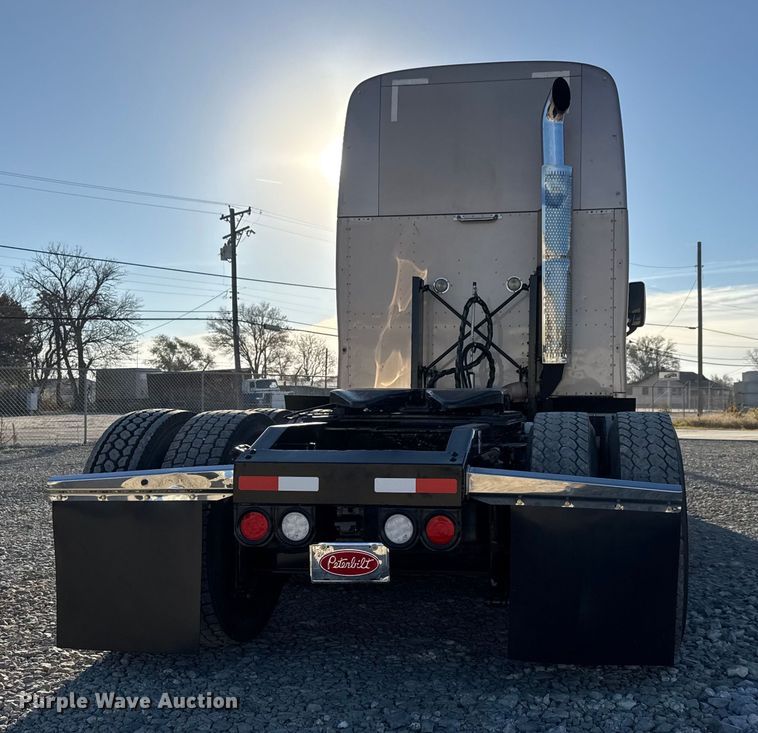image for item NA9903 2004 Peterbilt 387 semi truck