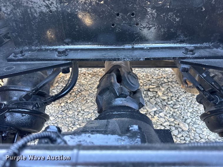 image for item NA9903 2004 Peterbilt 387 semi truck