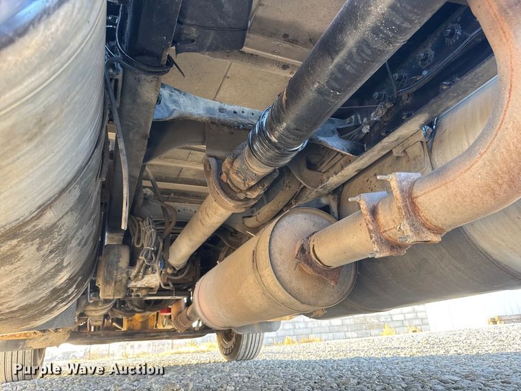 image for item NA9903 2004 Peterbilt 387 semi truck