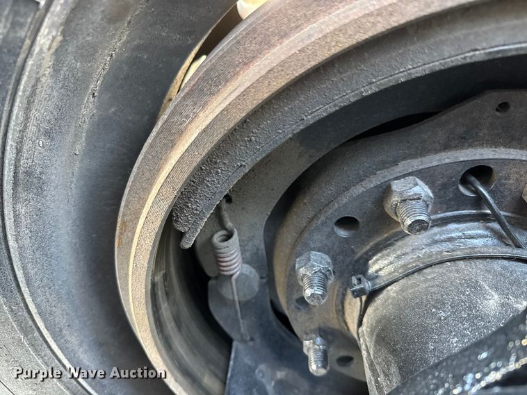 image for item NA9903 2004 Peterbilt 387 semi truck