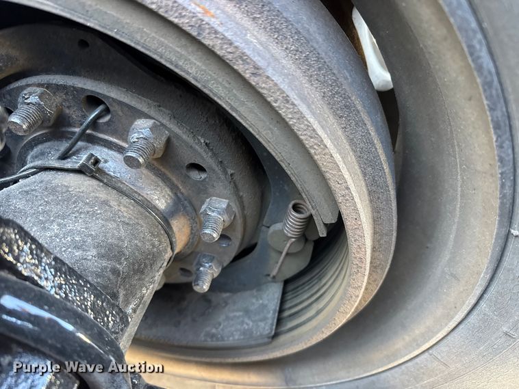 image for item NA9903 2004 Peterbilt 387 semi truck