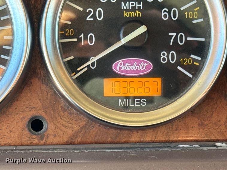 image for item NA9903 2004 Peterbilt 387 semi truck