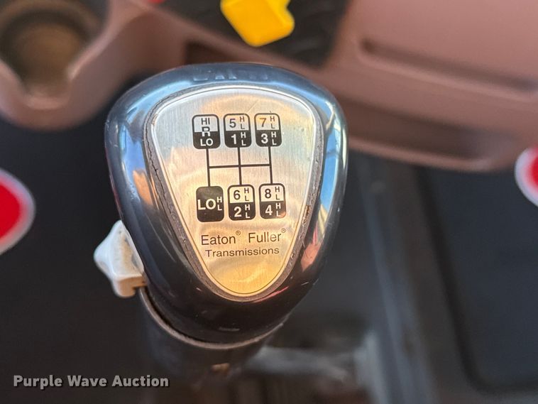 image for item NA9903 2004 Peterbilt 387 semi truck