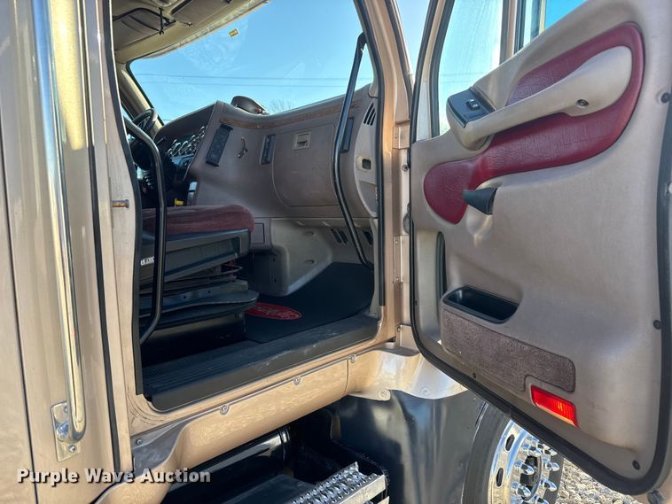 image for item NA9903 2004 Peterbilt 387 semi truck