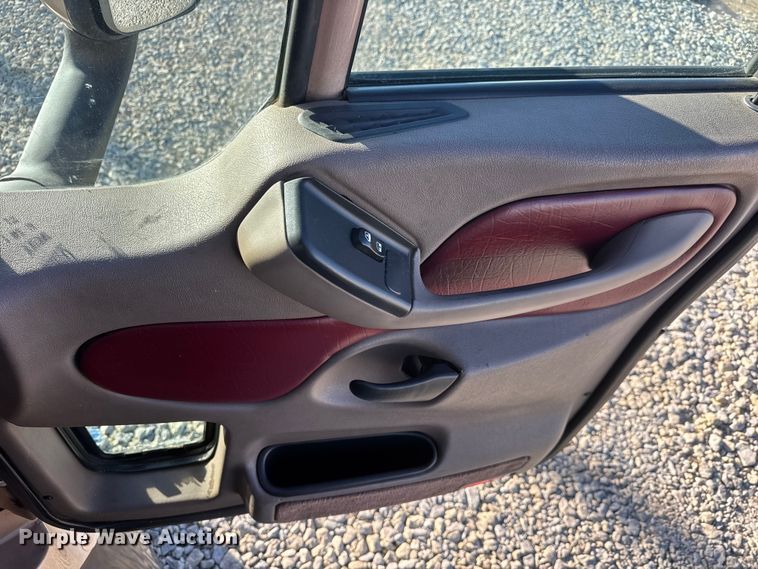 image for item NA9903 2004 Peterbilt 387 semi truck